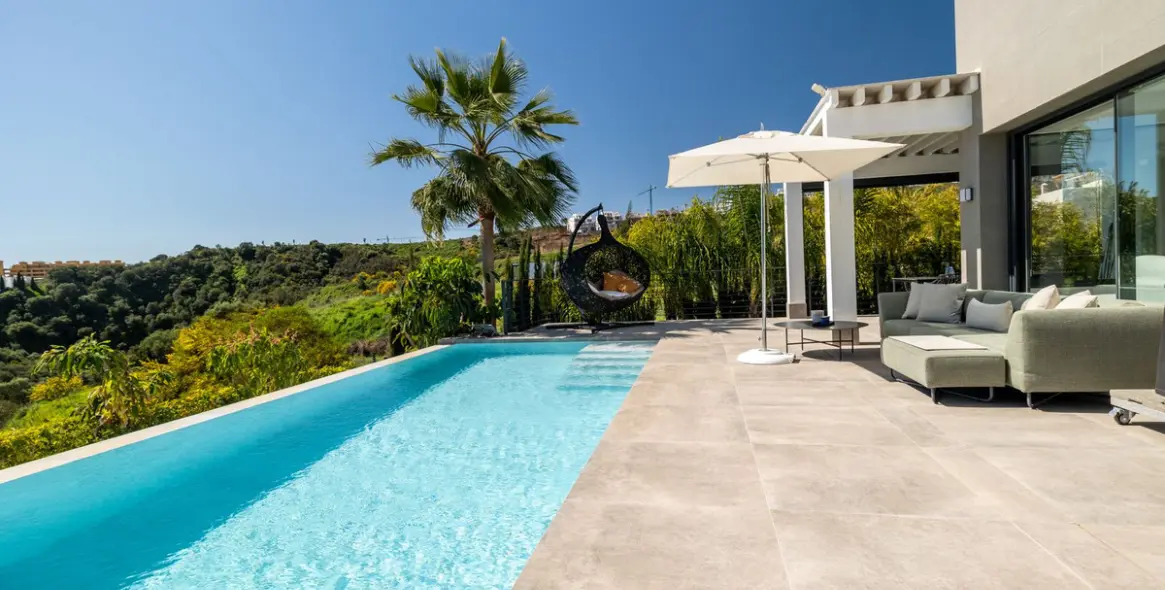 Venta de villa independiente en Selwo 1