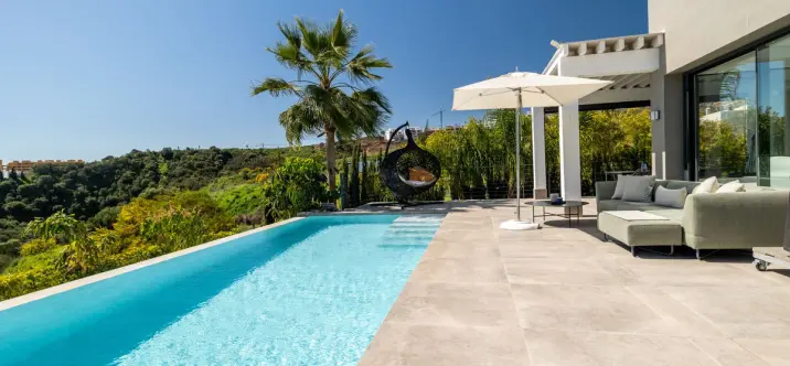 Sale of detached villa in Selwo 0