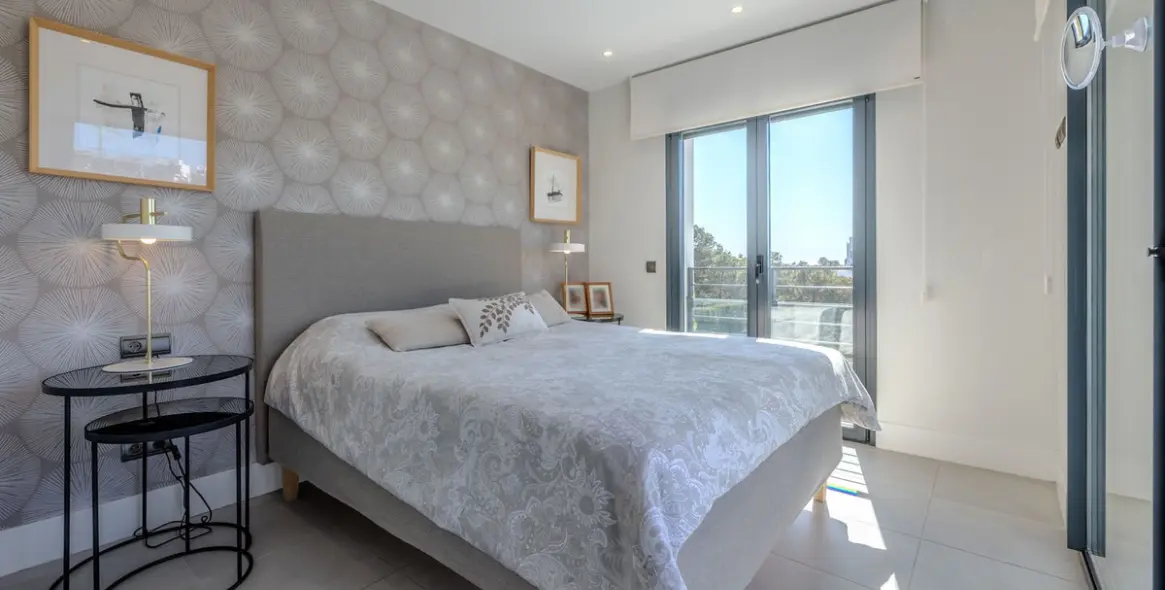 Venta de villa independiente en Selwo 8