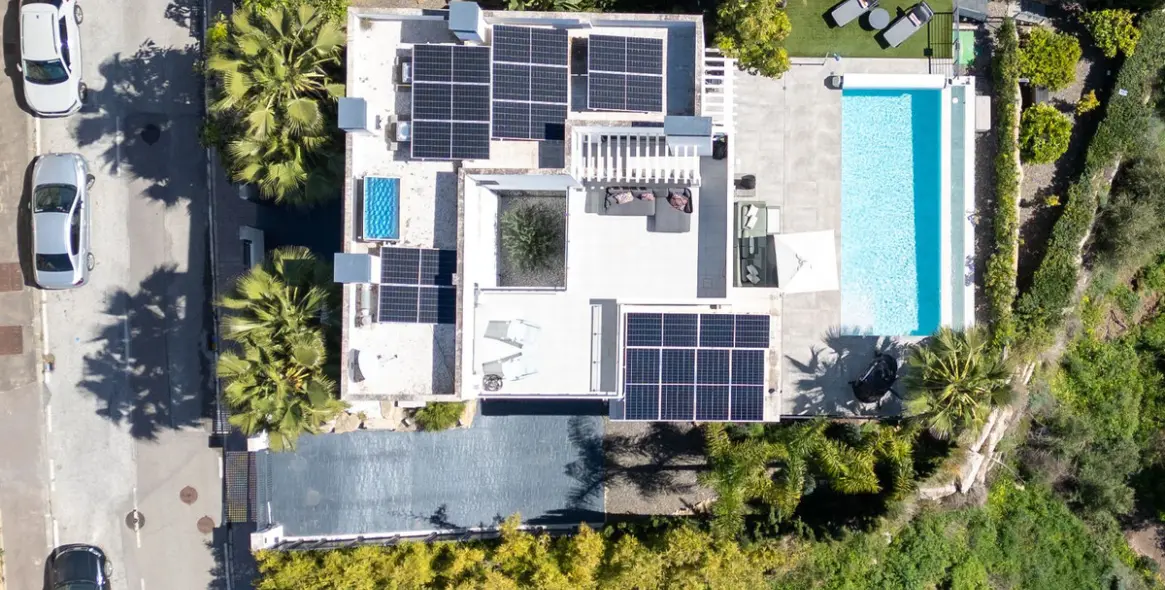 Venta de villa independiente en Selwo 9