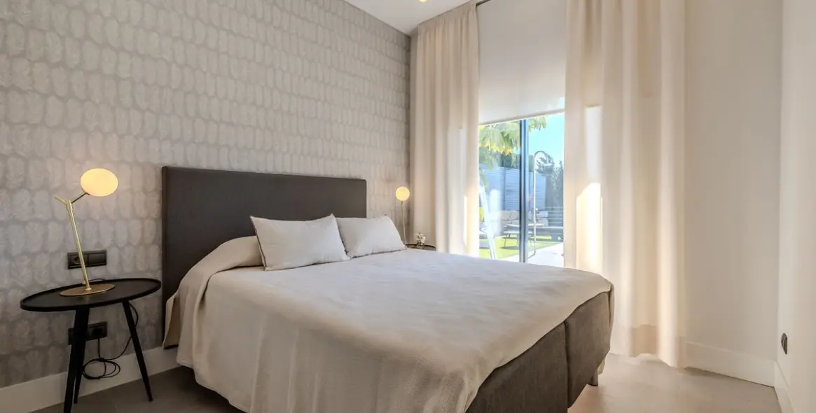 Venta de villa independiente en Selwo 15