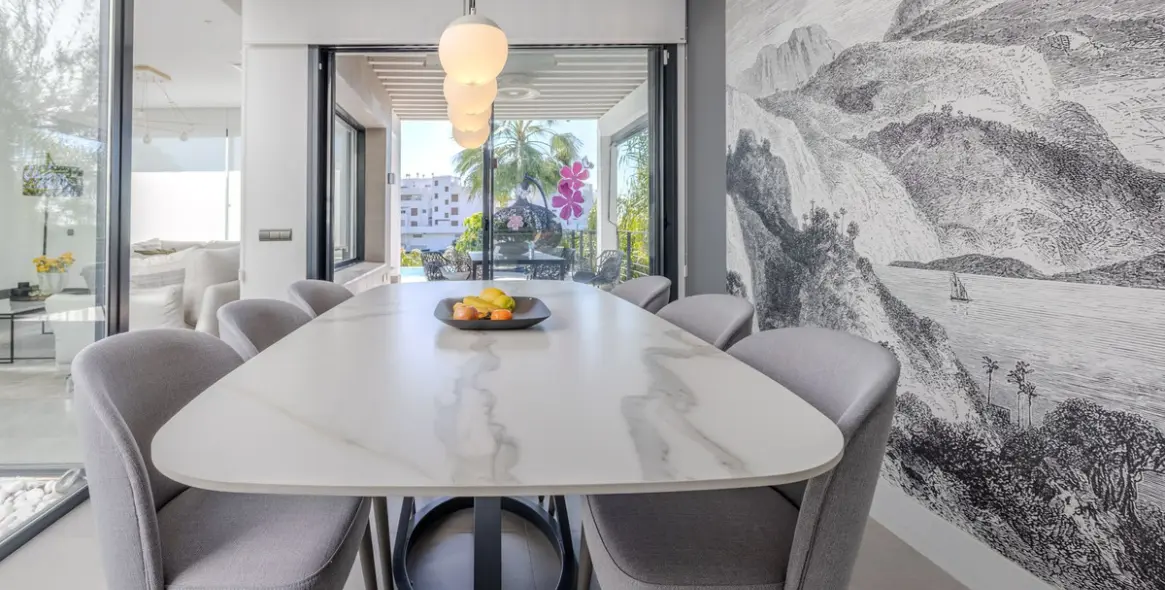 Venta de villa independiente en Selwo 18