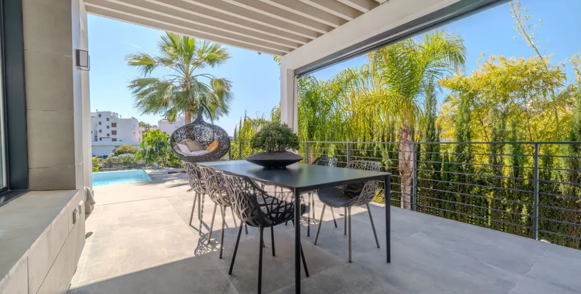 Venta de villa independiente en Selwo 22