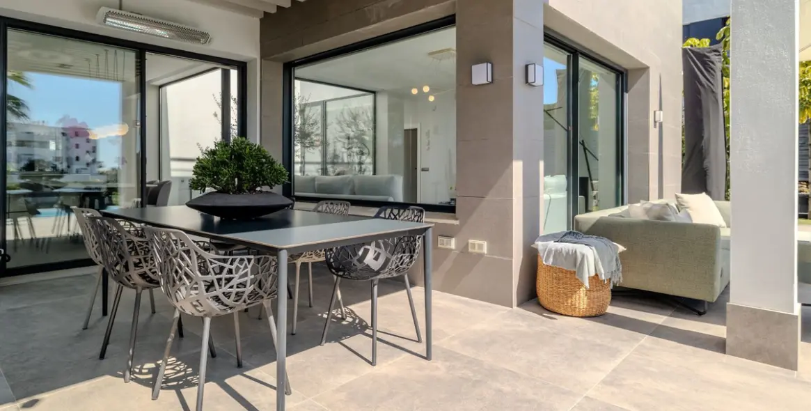 Venta de villa independiente en Selwo 27