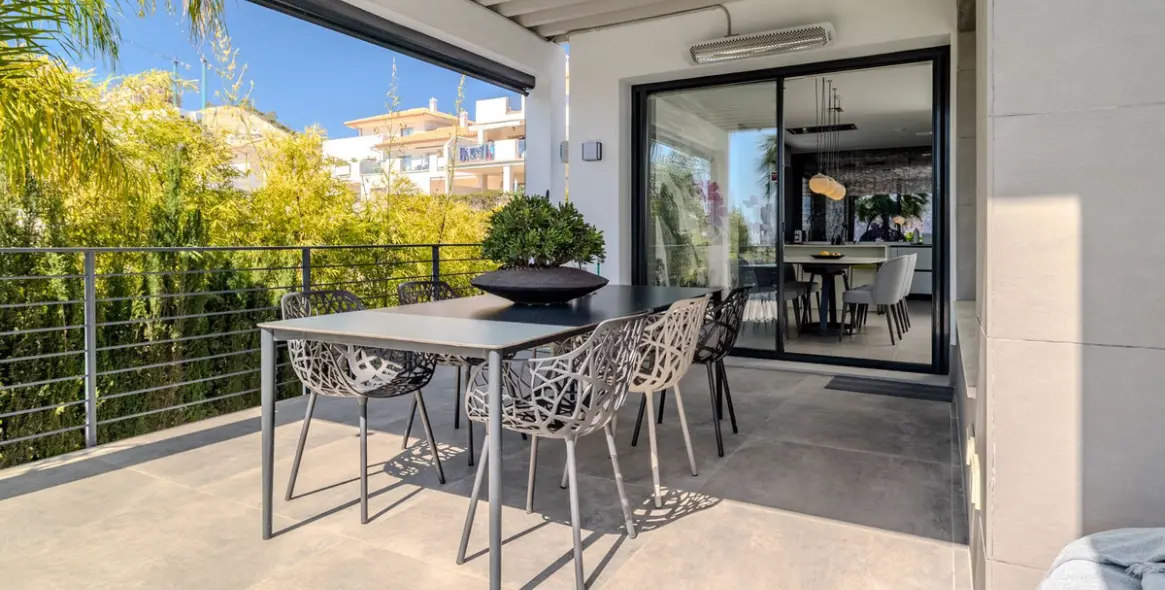 Venta de villa independiente en Selwo 28