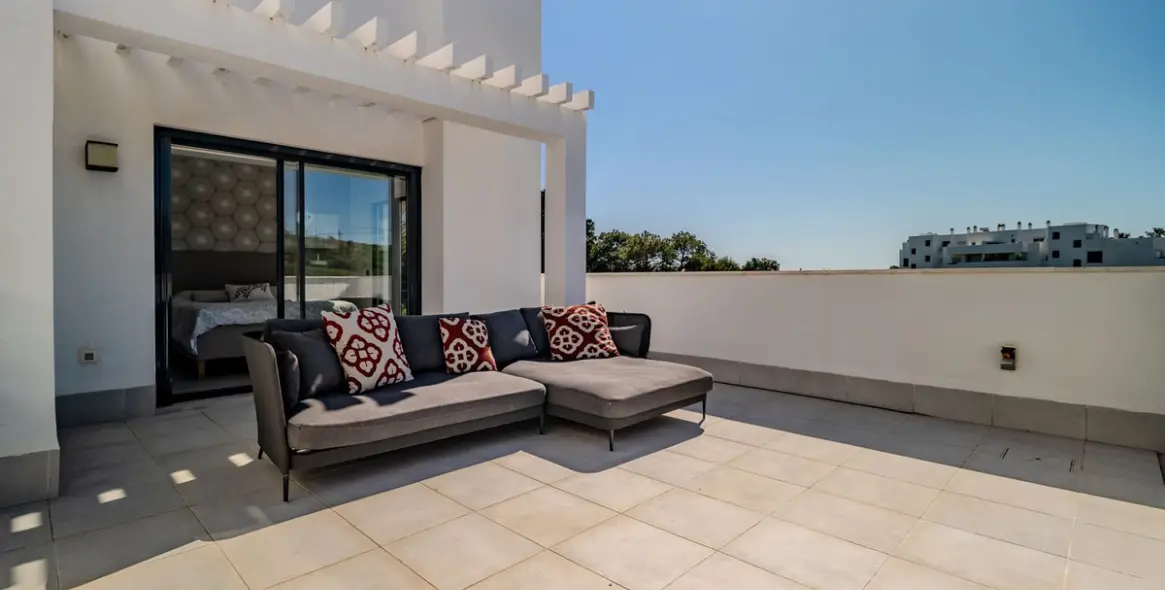 Venta de villa independiente en Selwo 33