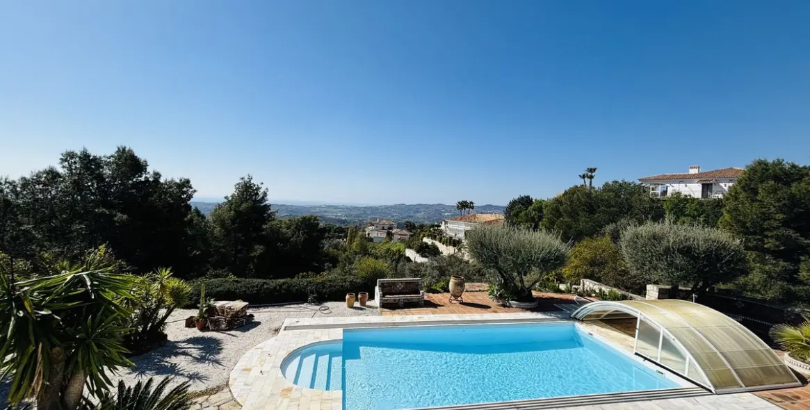 Sale of detached villa in Valtocado 4