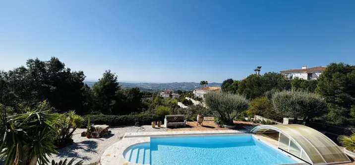 Sale of detached villa in Valtocado 3