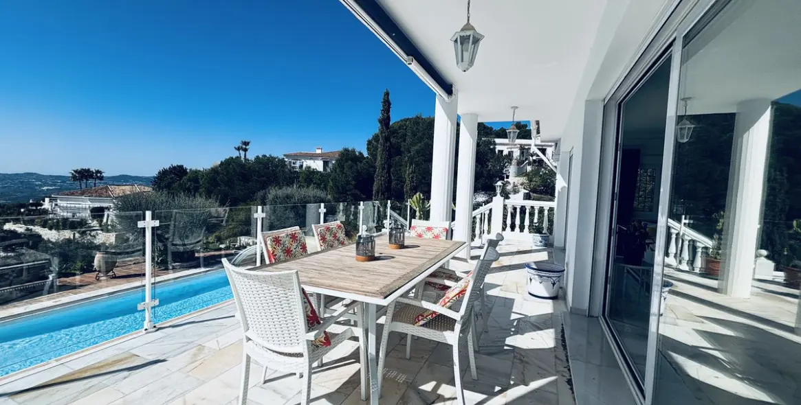Sale of detached villa in Valtocado 5
