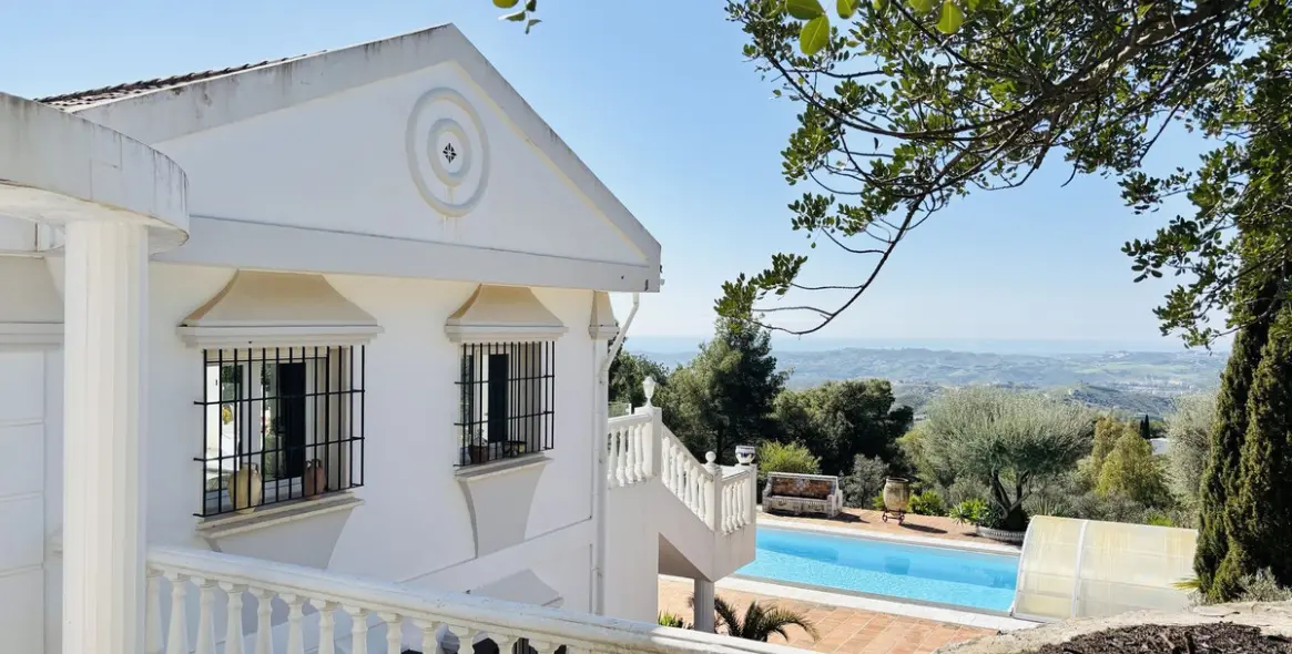 Sale of detached villa in Valtocado 9