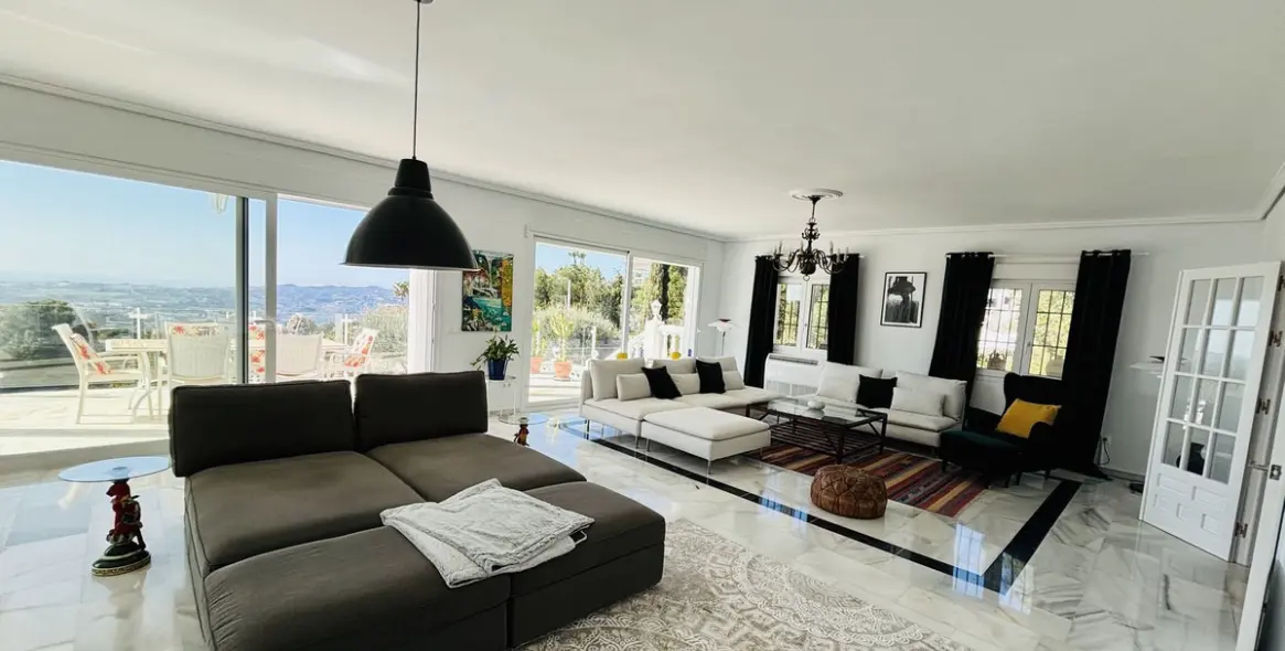 Sale of detached villa in Valtocado 11