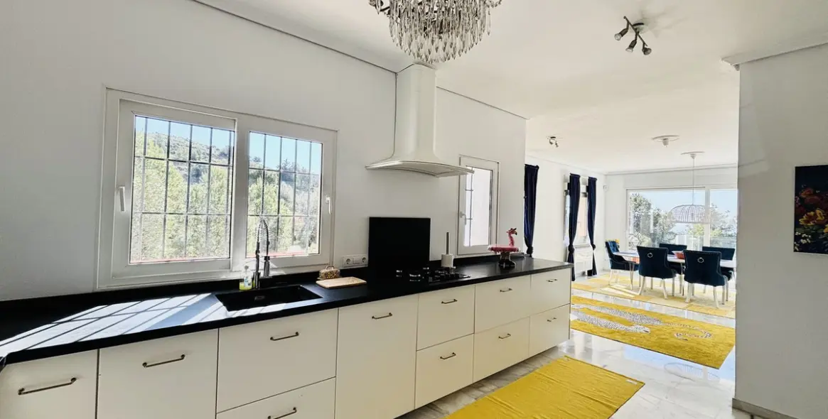 Sale of detached villa in Valtocado 18