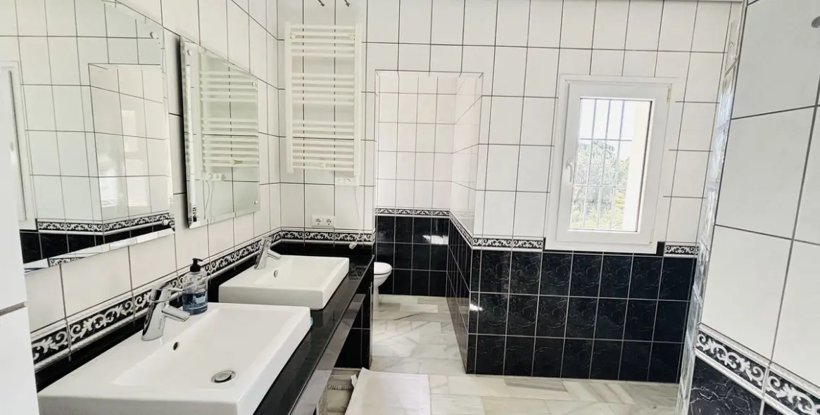 Sale of detached villa in Valtocado 25