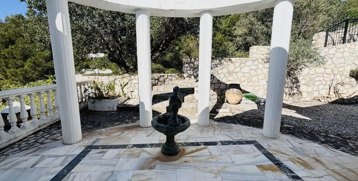 Sale of detached villa in Valtocado 26