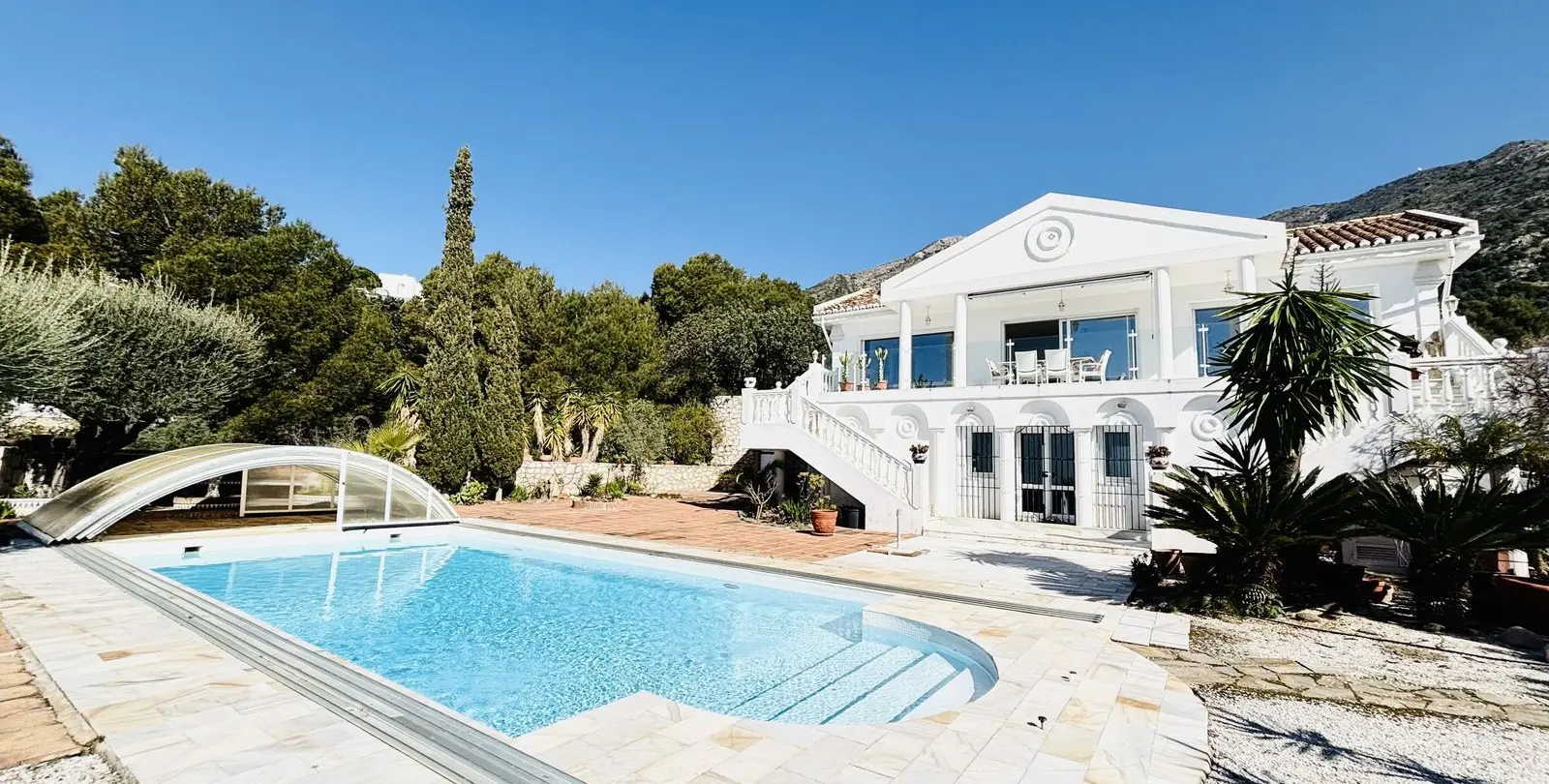 Sale of detached villa in Valtocado 6