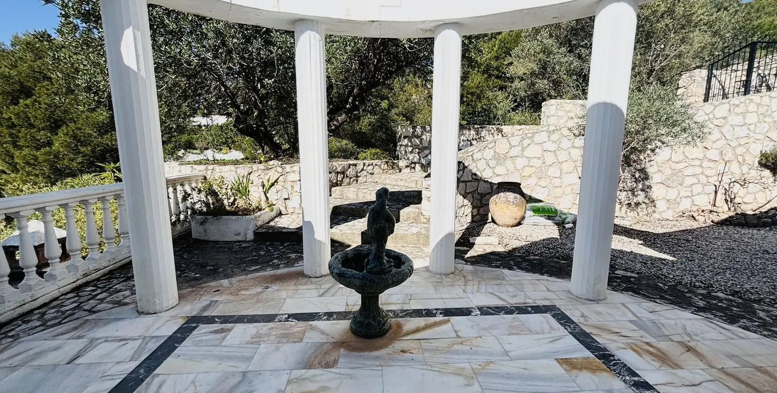Sale of detached villa in Valtocado 26