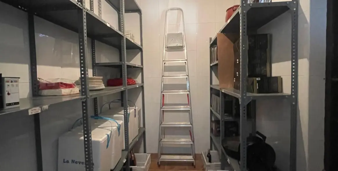 Sale of business in Almargen 32