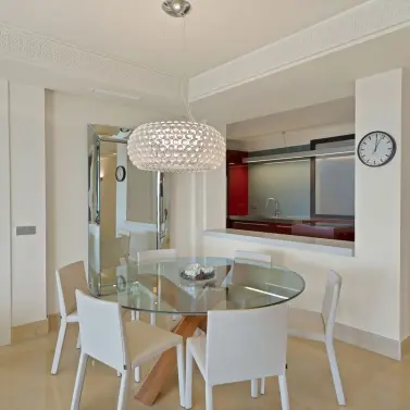 Sale of middle floor apartment in Nueva Andalucía