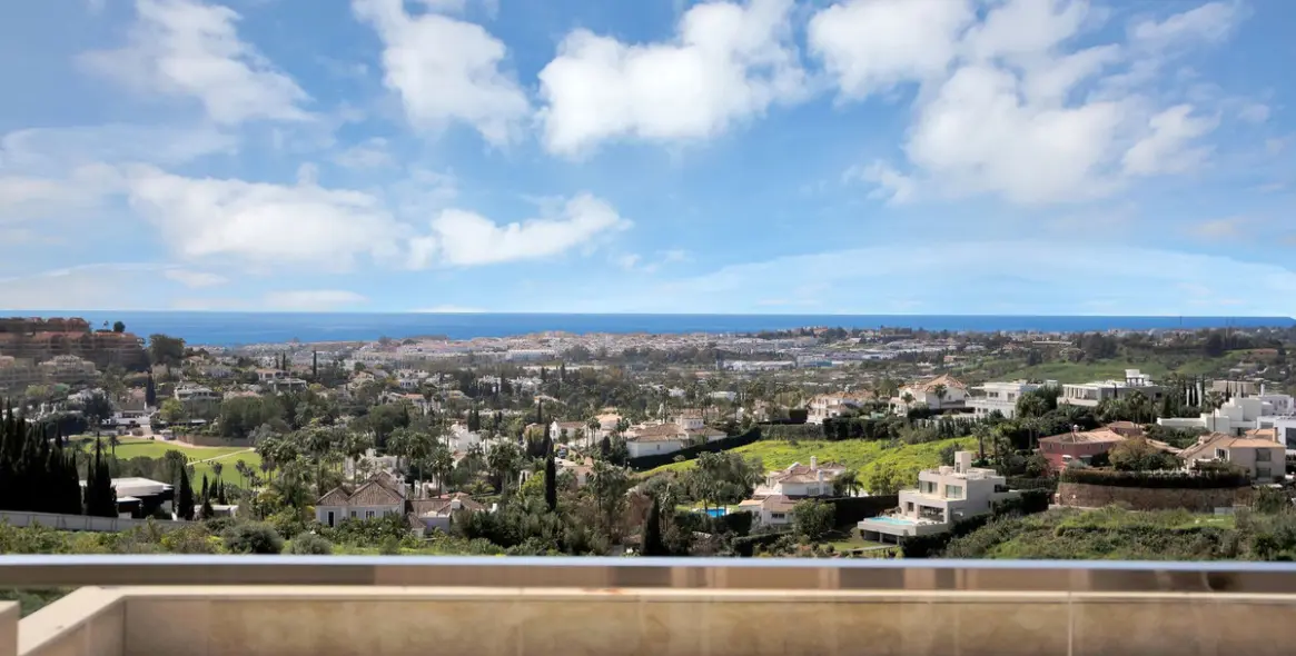Sale of middle floor apartment in Nueva Andalucía 30