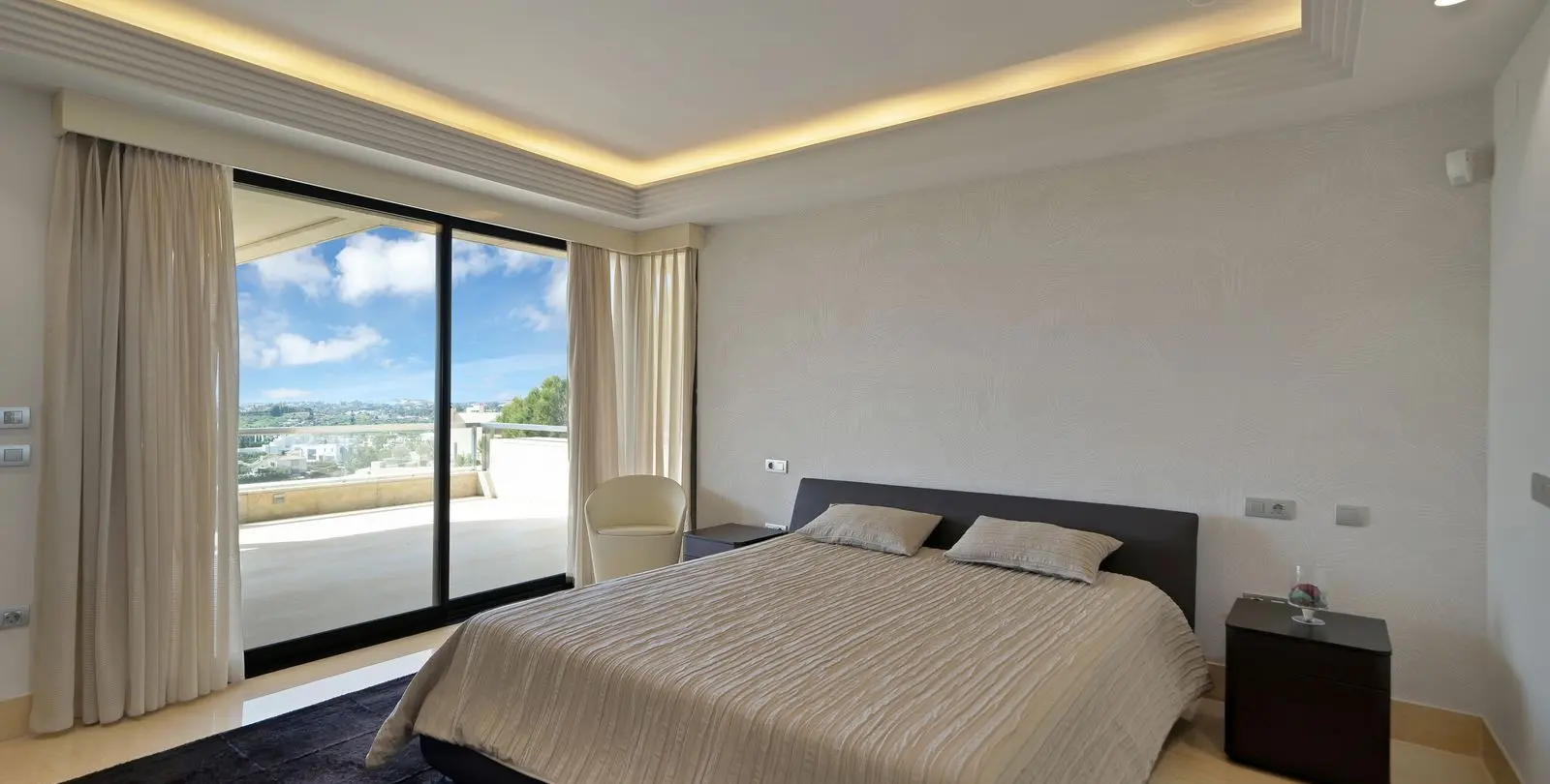 Long-term rent of middle floor apartment in Nueva Andalucía 9