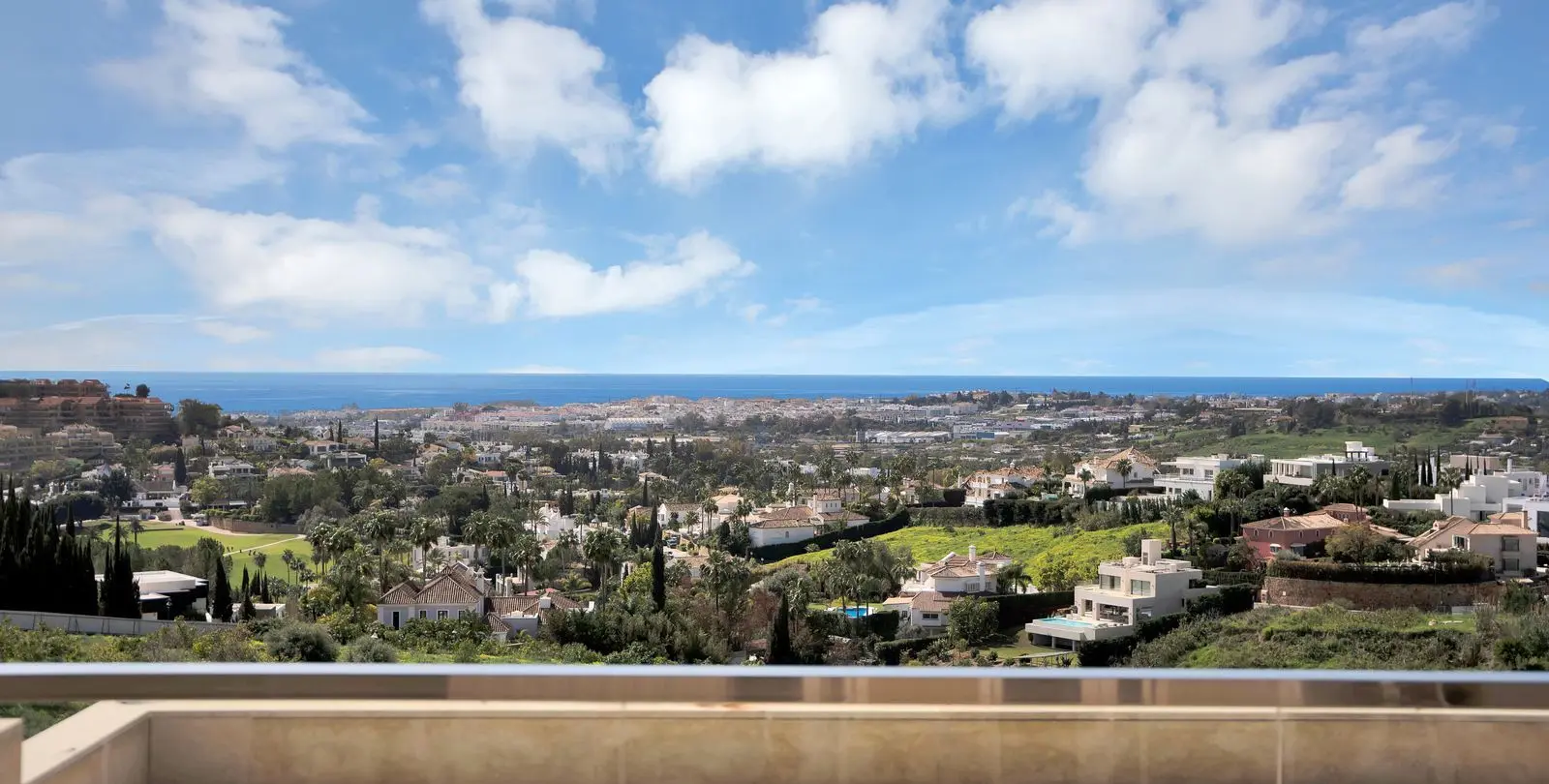 Long-term rent of middle floor apartment in Nueva Andalucía 30