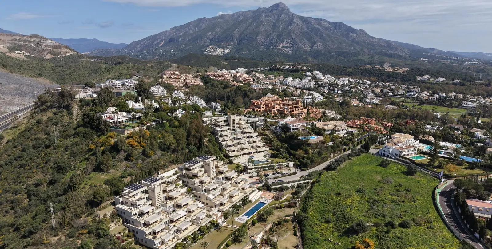 Long-term rent of middle floor apartment in Nueva Andalucía 38