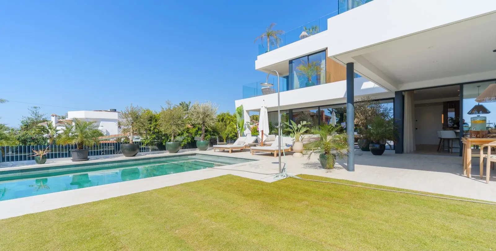 Sale of detached villa in Marbesa 10