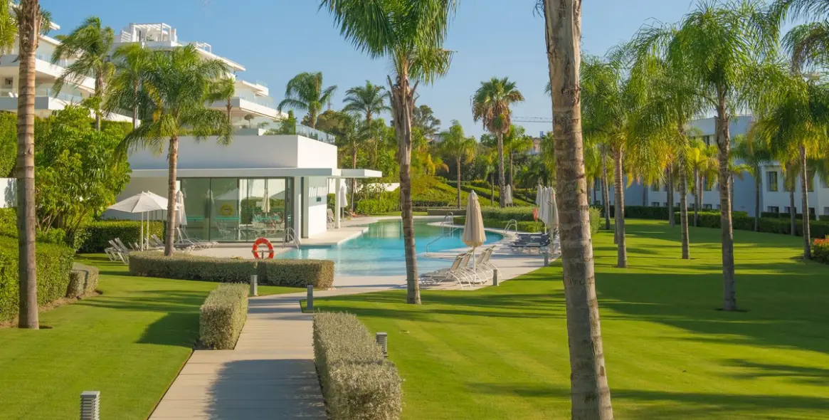 Долгосрочная аренда апартаментов на среднем этаже в Estepona 1