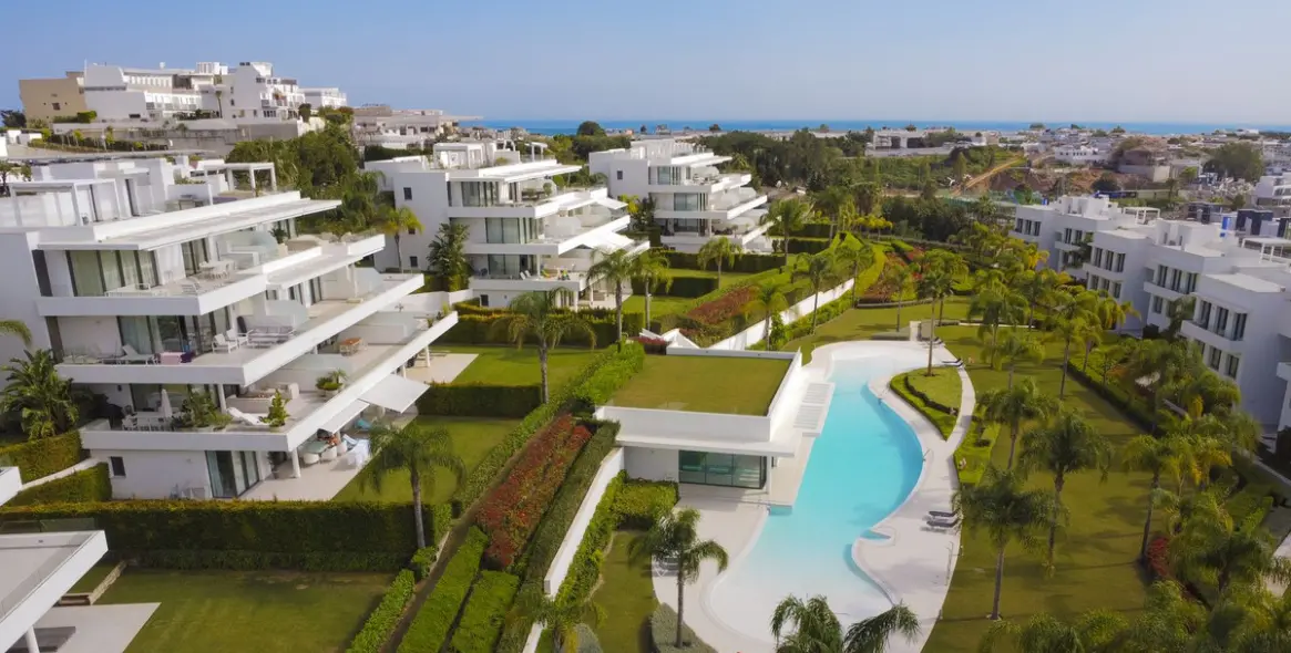 Долгосрочная аренда апартаментов на среднем этаже в Estepona 2