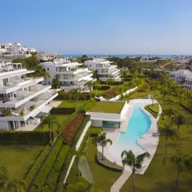 Alquiler a largo plazo de apartamento en planta media en Estepona