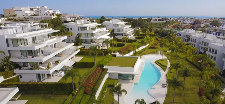 Alquiler a largo plazo de apartamento en planta media en Estepona 1