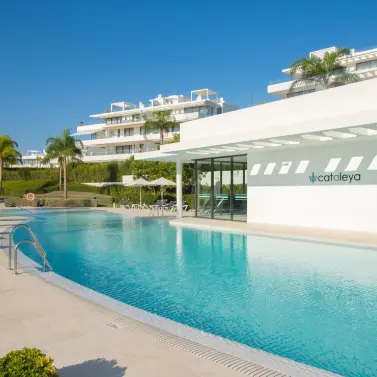 Alquiler a largo plazo de apartamento en planta media en Estepona