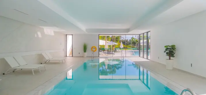 Alquiler a largo plazo de apartamento en planta media en Estepona 3