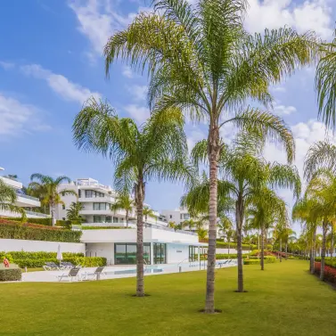 Alquiler a largo plazo de apartamento en planta media en Estepona