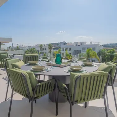 Alquiler a largo plazo de apartamento en planta media en Estepona