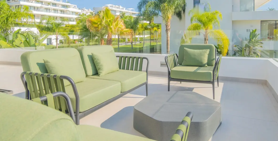 Долгосрочная аренда апартаментов на среднем этаже в Estepona 28