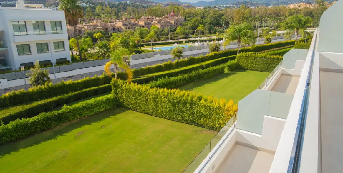 Долгосрочная аренда апартаментов на среднем этаже в Estepona 33