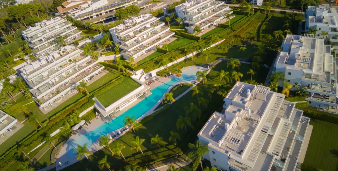 Долгосрочная аренда апартаментов на среднем этаже в Estepona 34