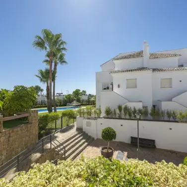 Долгосрочная аренда апартаментов на первом этаже в Nueva Andalucía