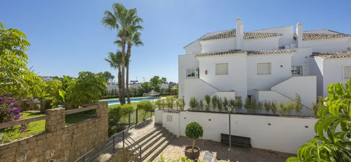 Долгосрочная аренда апартаментов на первом этаже в Nueva Andalucía 0