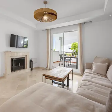 Долгосрочная аренда апартаментов на первом этаже в Nueva Andalucía