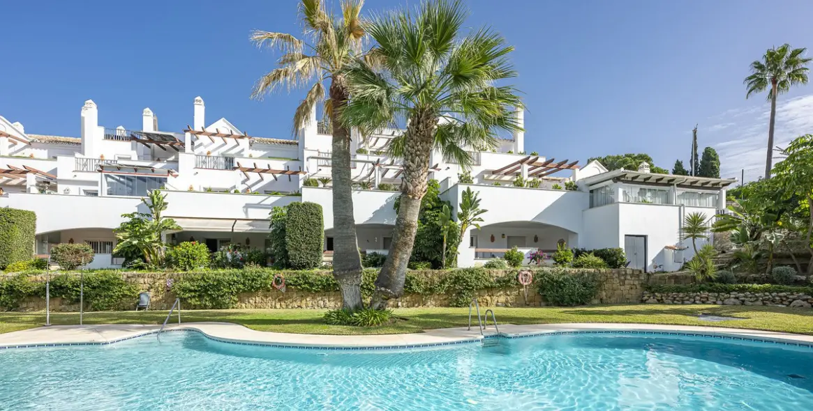 Долгосрочная аренда апартаментов на первом этаже в Nueva Andalucía 4