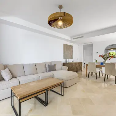 Долгосрочная аренда апартаментов на первом этаже в Nueva Andalucía