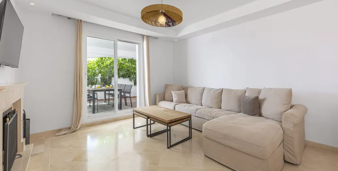 Долгосрочная аренда апартаментов на первом этаже в Nueva Andalucía 6