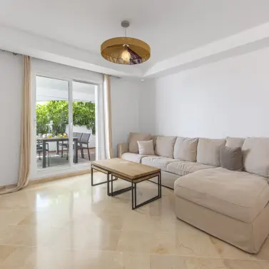 Долгосрочная аренда апартаментов на первом этаже в Nueva Andalucía