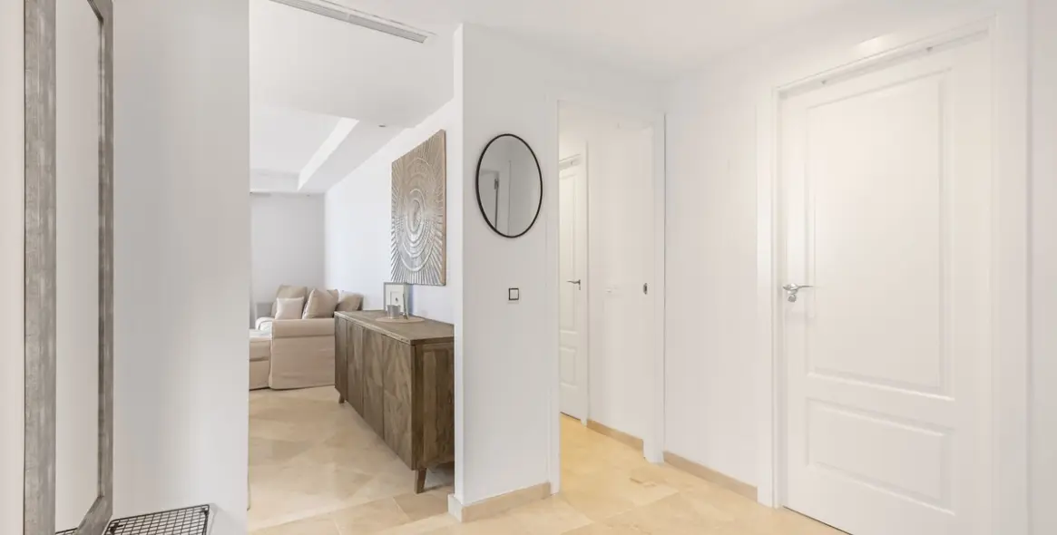 Долгосрочная аренда апартаментов на первом этаже в Nueva Andalucía 9