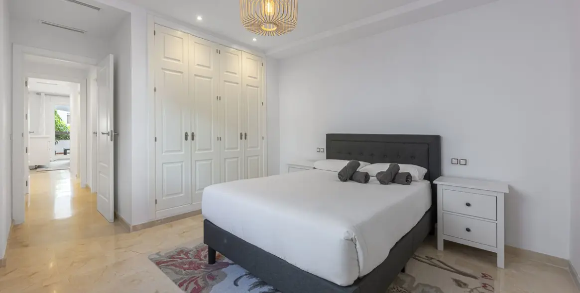 Долгосрочная аренда апартаментов на первом этаже в Nueva Andalucía 12