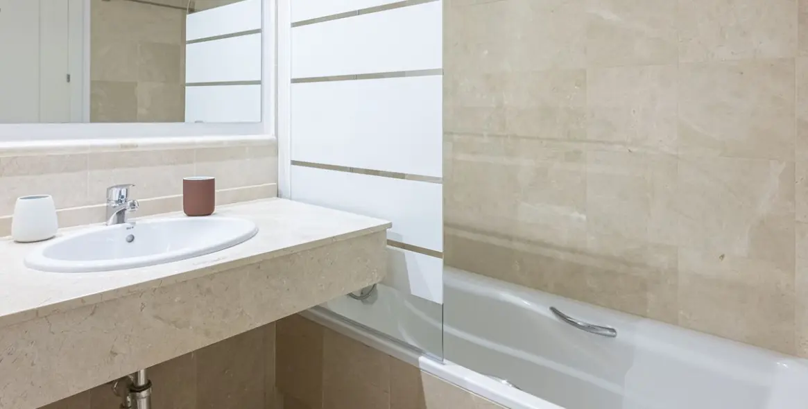 Долгосрочная аренда апартаментов на первом этаже в Nueva Andalucía 15