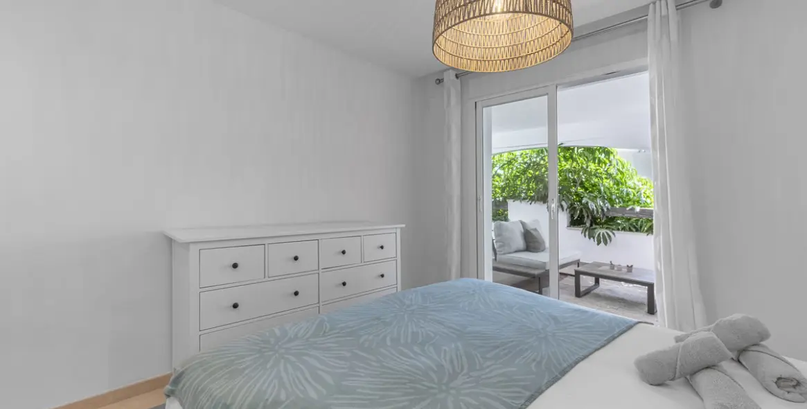 Долгосрочная аренда апартаментов на первом этаже в Nueva Andalucía 17