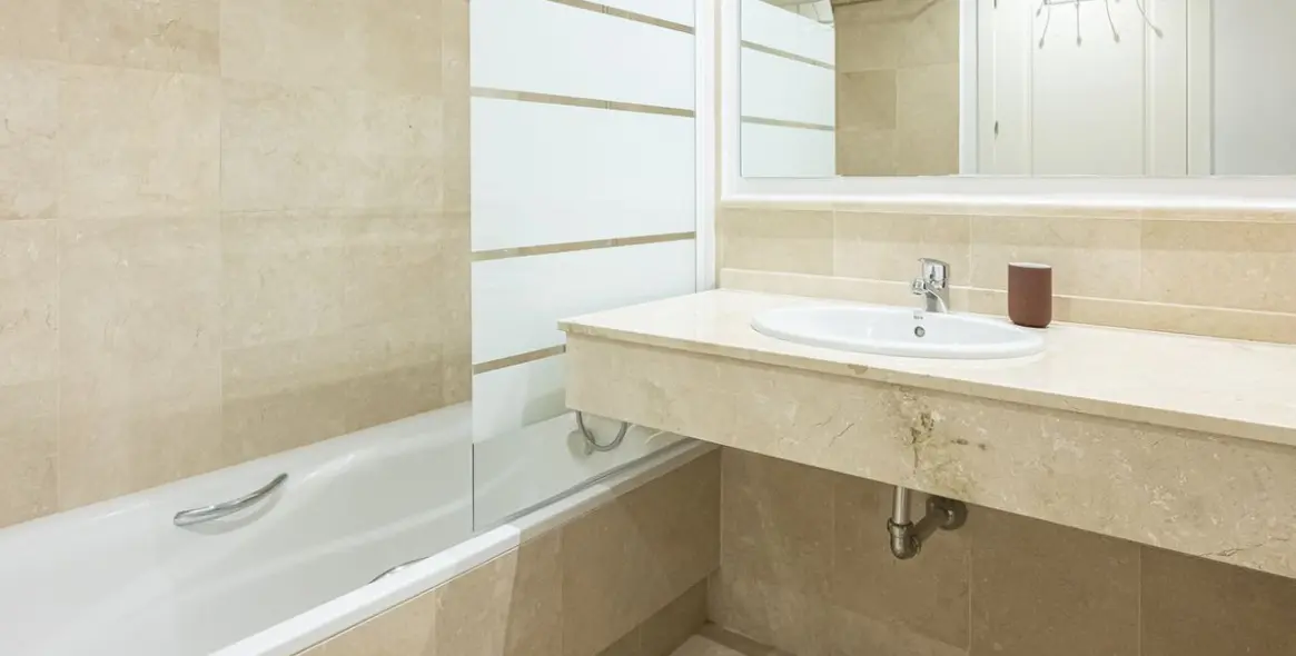 Долгосрочная аренда апартаментов на первом этаже в Nueva Andalucía 19